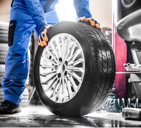 China starts to develop the Auto Industry